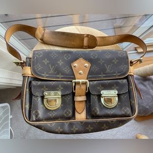 Louis Vuitton Monogram Hudson PM WITH AUTHENTICITY CARD